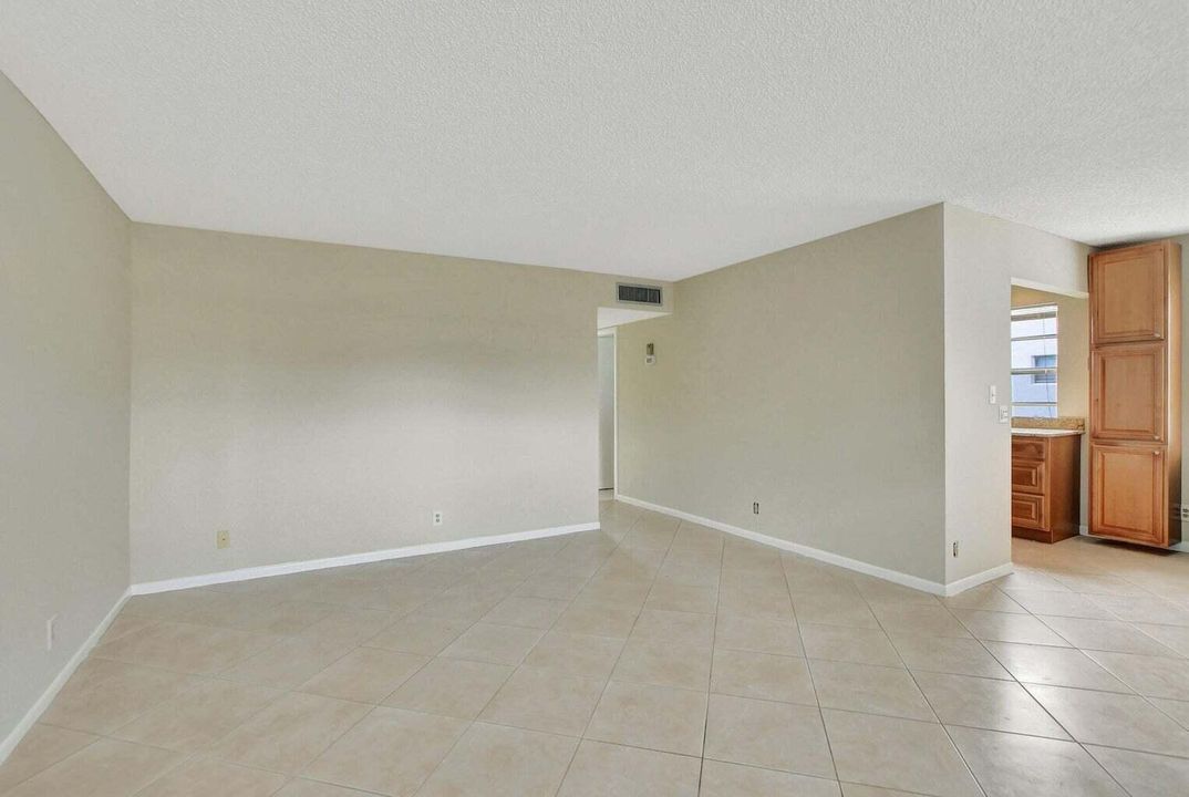 For Rent: $1,750 (2 beds, 2 baths, 907 Square Feet)
