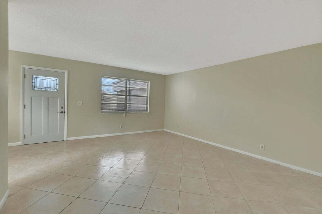 For Rent: $1,750 (2 beds, 2 baths, 907 Square Feet)