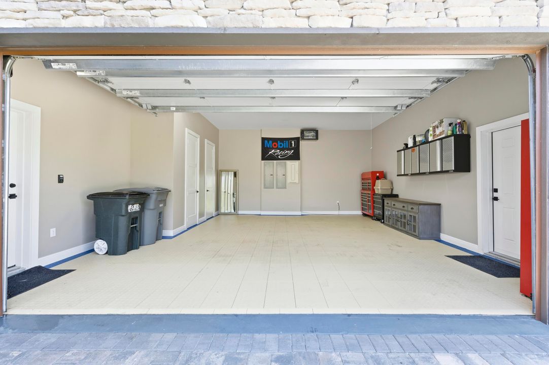 For Sale: $1,950,000 (5 beds, 4 baths, 4301 Square Feet)