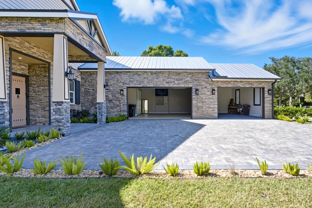 For Sale: $1,950,000 (5 beds, 4 baths, 4301 Square Feet)