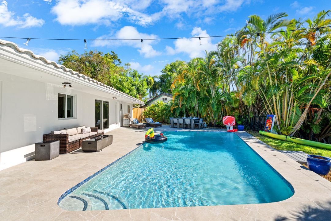 Active With Contract: $1,089,999 (4 beds, 2 baths, 1502 Square Feet)