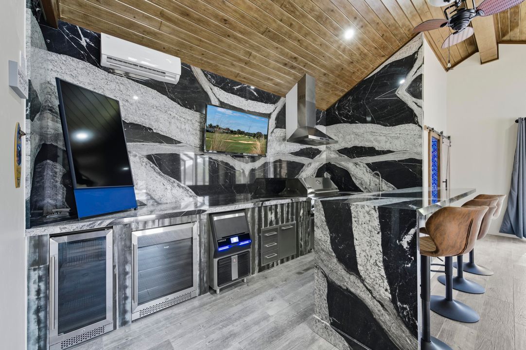 For Sale: $1,950,000 (5 beds, 4 baths, 4301 Square Feet)