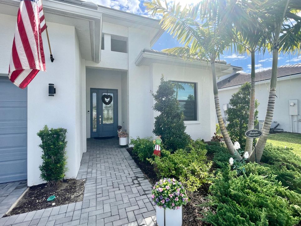 En Venta: $839,000 (3 camas, 3 baños, 2200 Pies cuadrados)