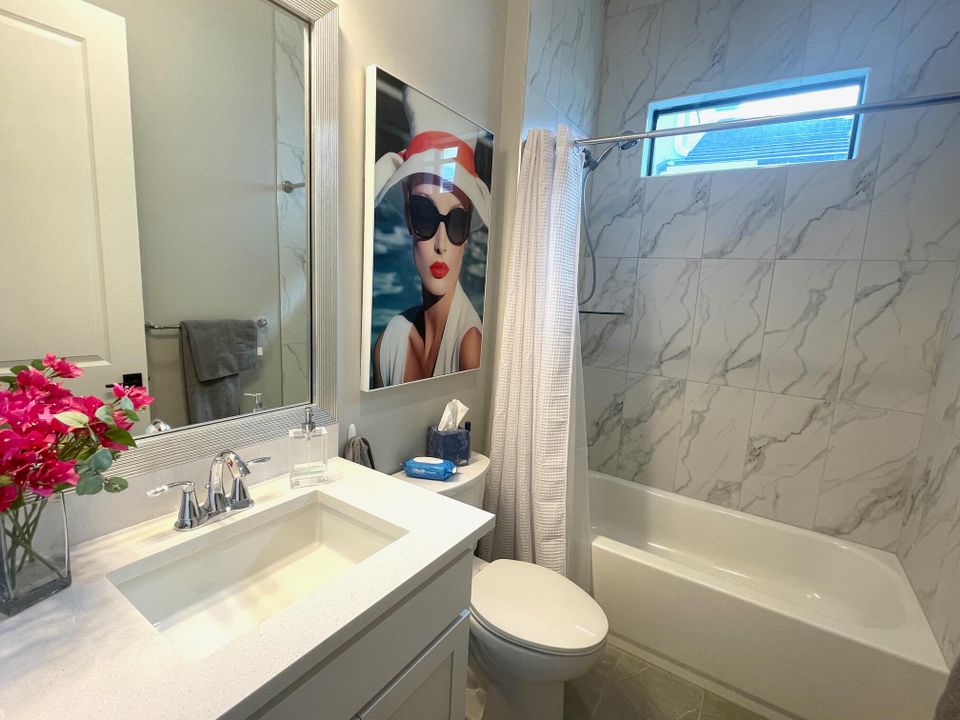 En Venta: $839,000 (3 camas, 3 baños, 2200 Pies cuadrados)