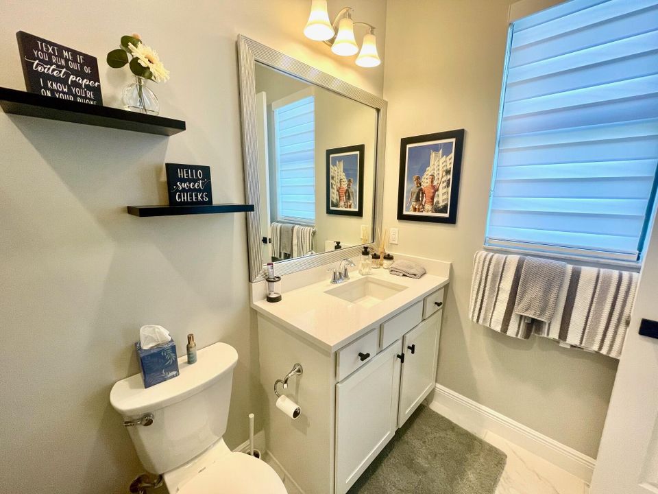 En Venta: $839,000 (3 camas, 3 baños, 2200 Pies cuadrados)