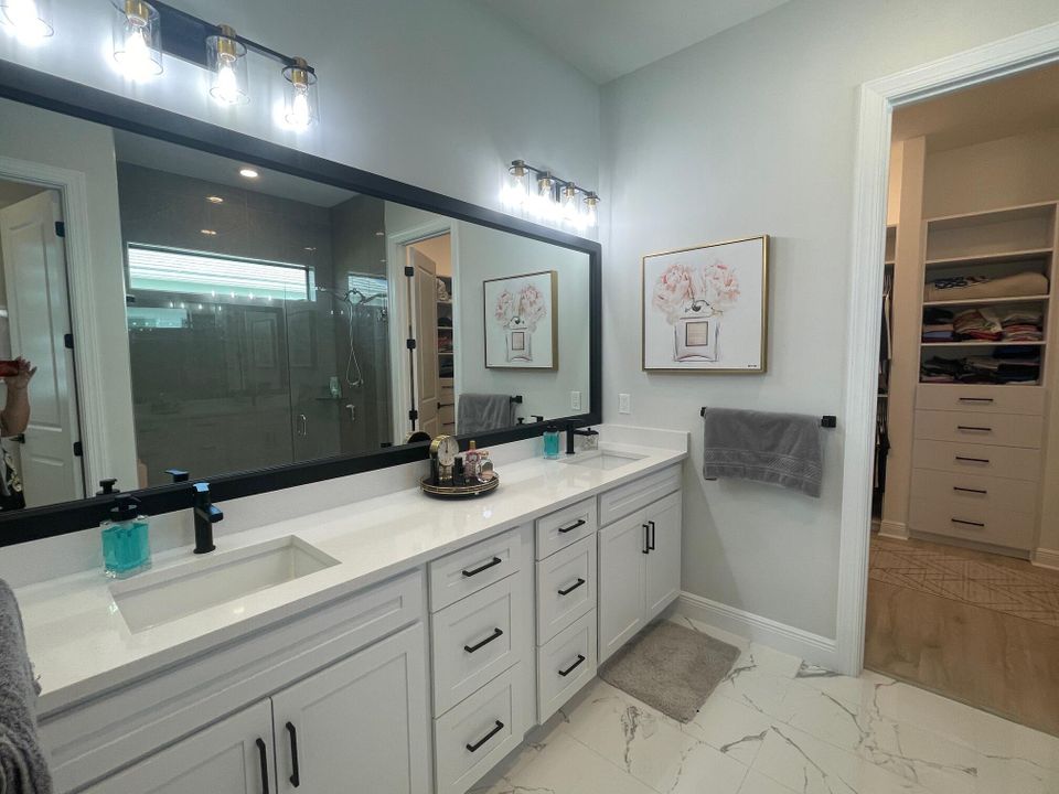 En Venta: $839,000 (3 camas, 3 baños, 2200 Pies cuadrados)