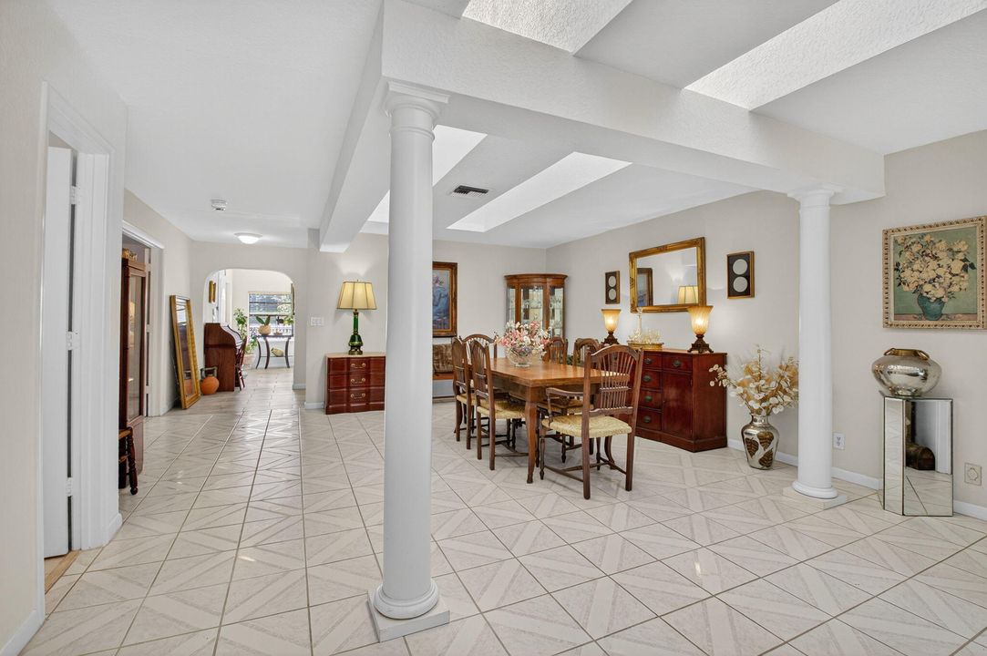 Activo con contrato: $599,999 (3 camas, 3 baños, 2193 Pies cuadrados)