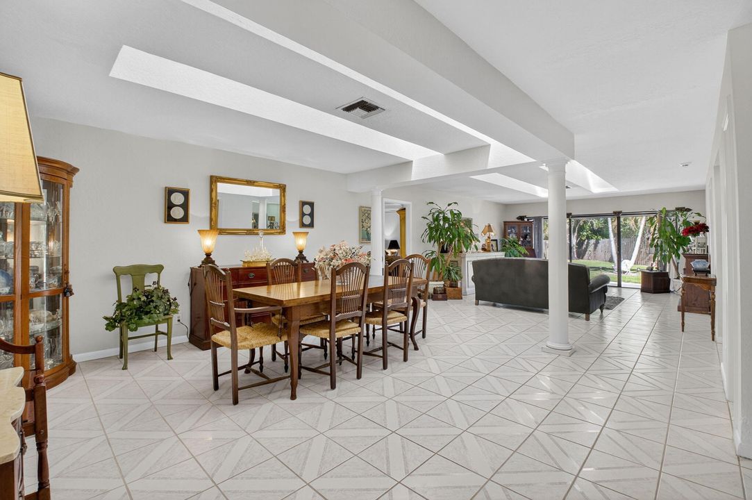 Activo con contrato: $599,999 (3 camas, 3 baños, 2193 Pies cuadrados)