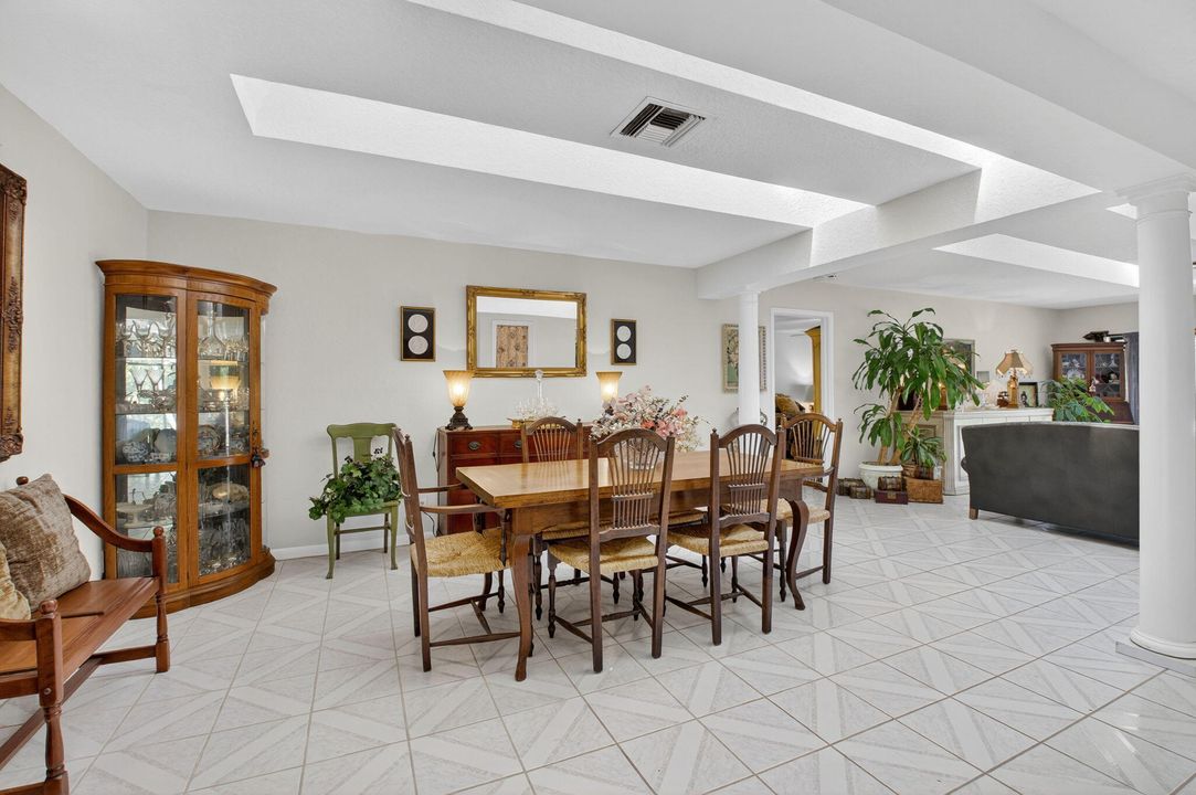 Activo con contrato: $599,999 (3 camas, 3 baños, 2193 Pies cuadrados)