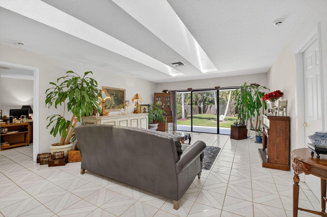 Activo con contrato: $599,999 (3 camas, 3 baños, 2193 Pies cuadrados)