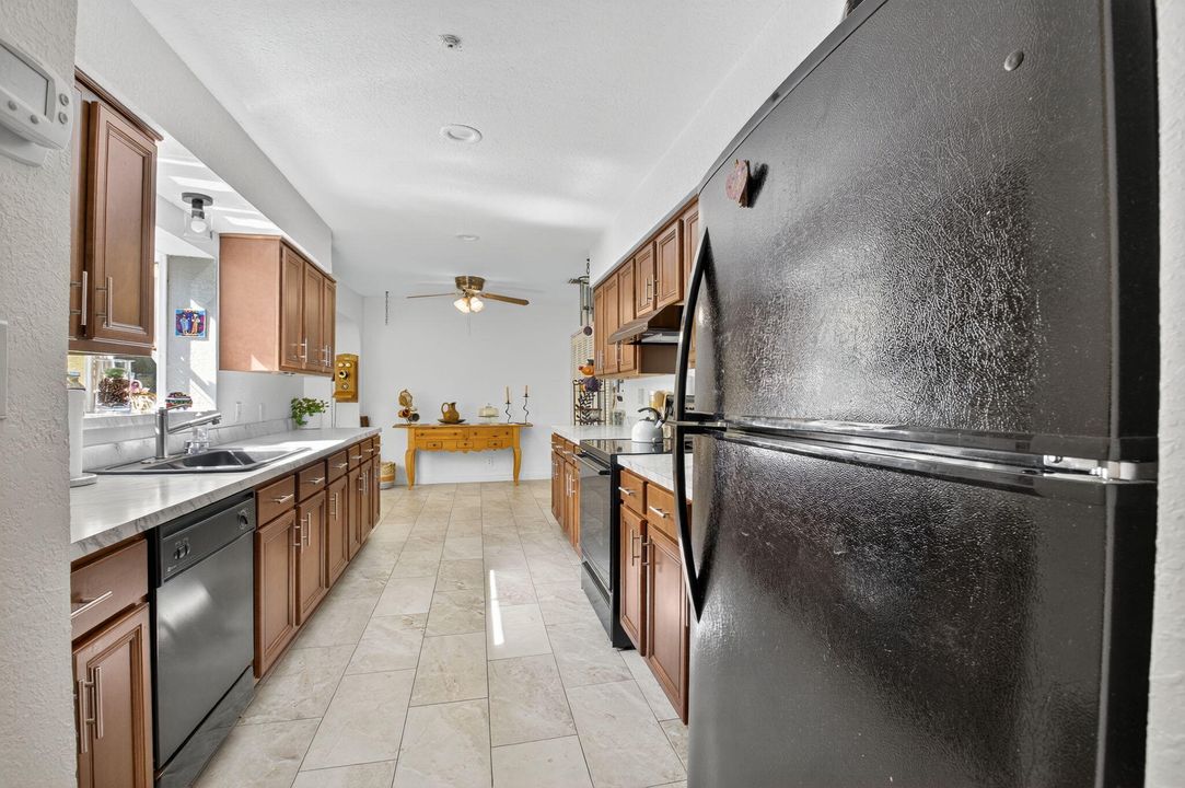 Activo con contrato: $599,999 (3 camas, 3 baños, 2193 Pies cuadrados)