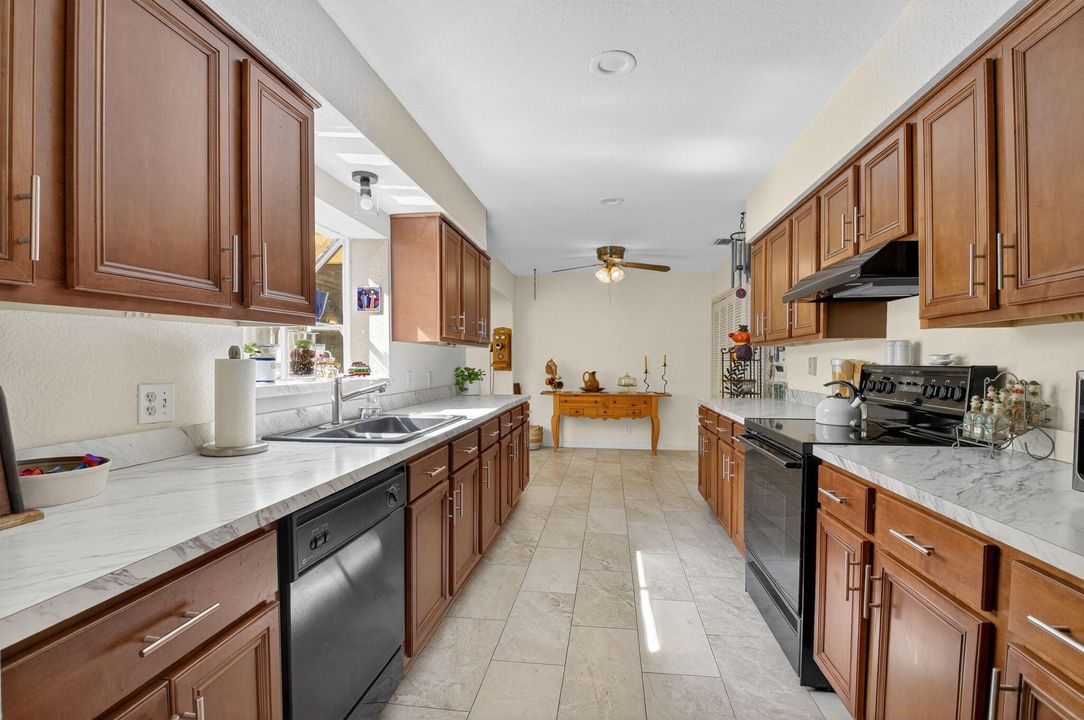 Activo con contrato: $599,999 (3 camas, 3 baños, 2193 Pies cuadrados)