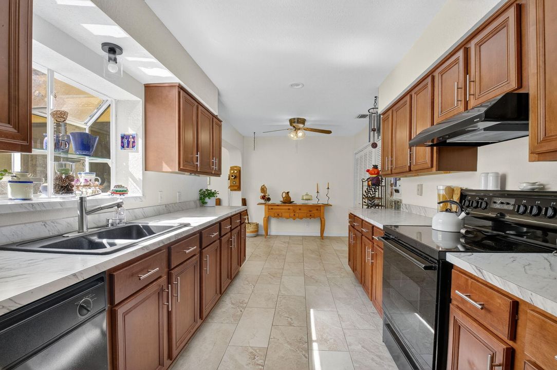 Activo con contrato: $599,999 (3 camas, 3 baños, 2193 Pies cuadrados)