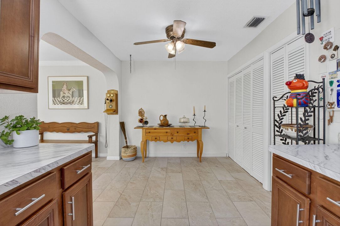 Activo con contrato: $599,999 (3 camas, 3 baños, 2193 Pies cuadrados)