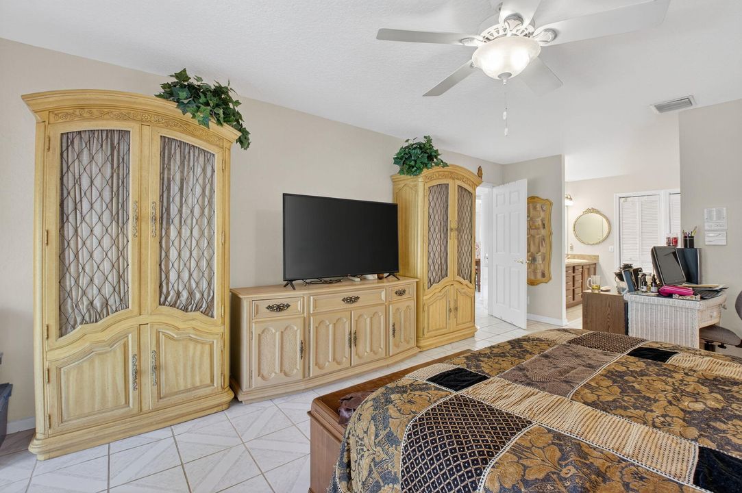 Activo con contrato: $599,999 (3 camas, 3 baños, 2193 Pies cuadrados)