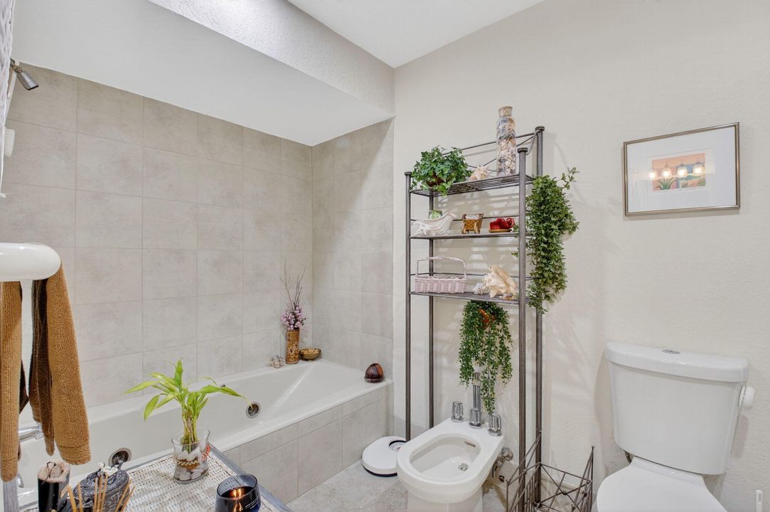 Activo con contrato: $599,999 (3 camas, 3 baños, 2193 Pies cuadrados)