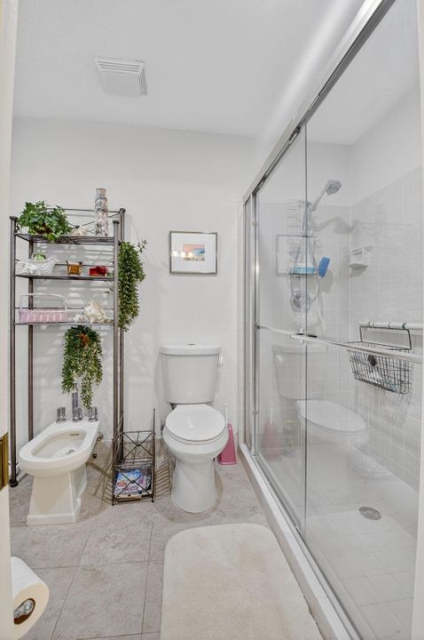 Activo con contrato: $599,999 (3 camas, 3 baños, 2193 Pies cuadrados)