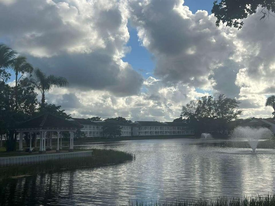 На продажу: $345,000 (2 спален, 2 ванн, 1250 Квадратных фут)