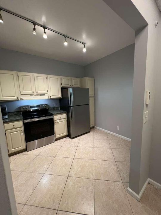 На продажу: $345,000 (2 спален, 2 ванн, 1250 Квадратных фут)