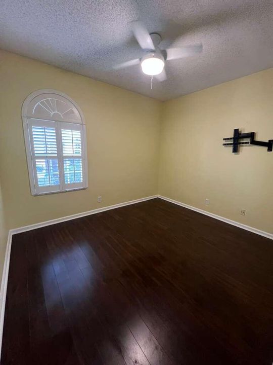 На продажу: $345,000 (2 спален, 2 ванн, 1250 Квадратных фут)