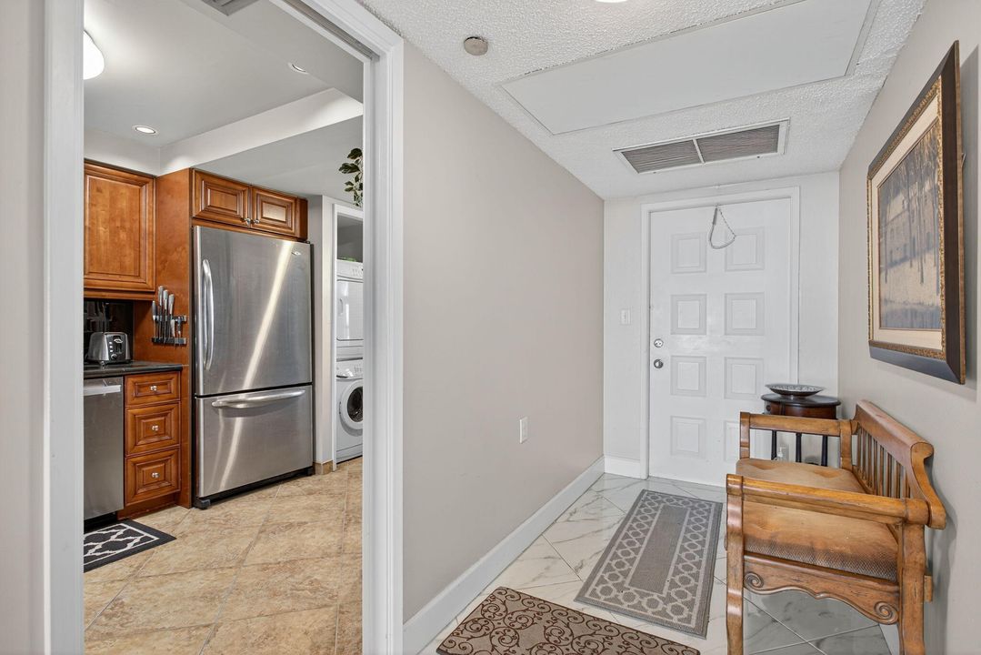 待售: $255,000 (2 贝兹, 2 浴室, 1216 平方英尺)