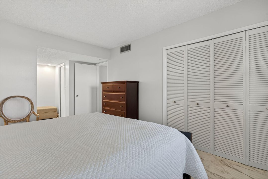 待售: $255,000 (2 贝兹, 2 浴室, 1216 平方英尺)