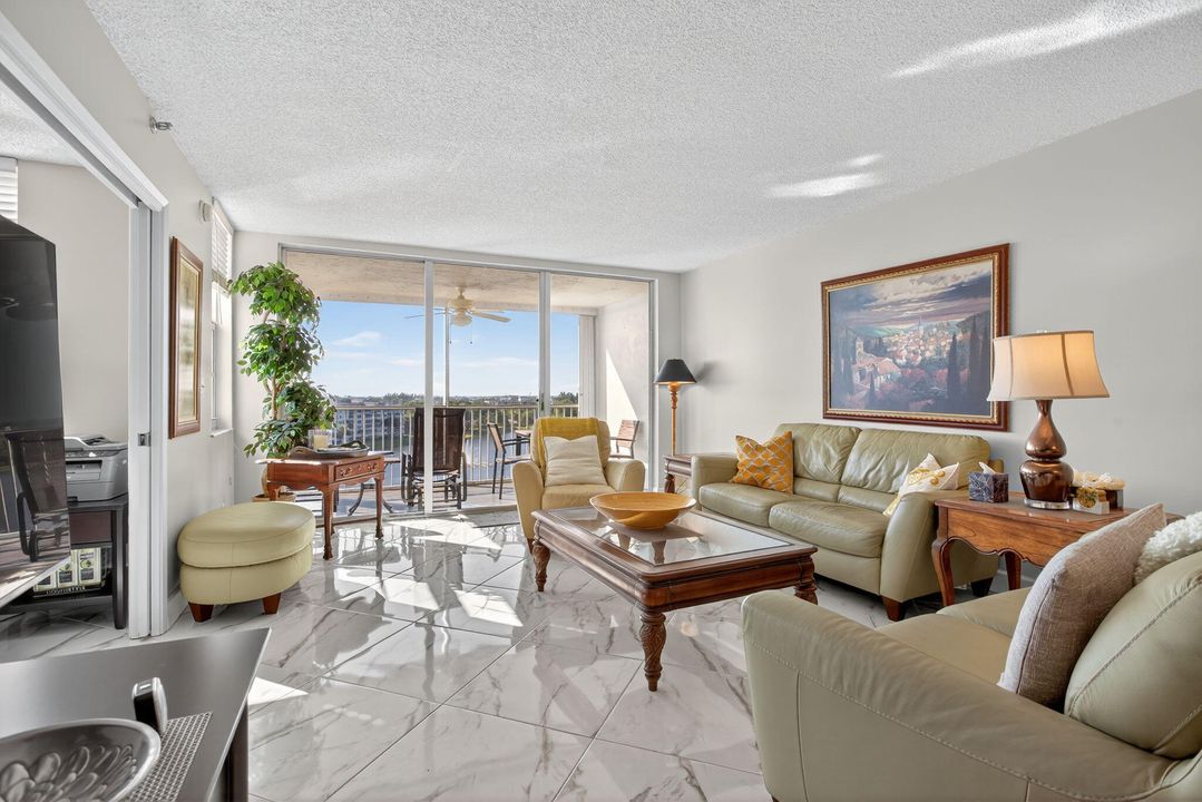 待售: $255,000 (2 贝兹, 2 浴室, 1216 平方英尺)