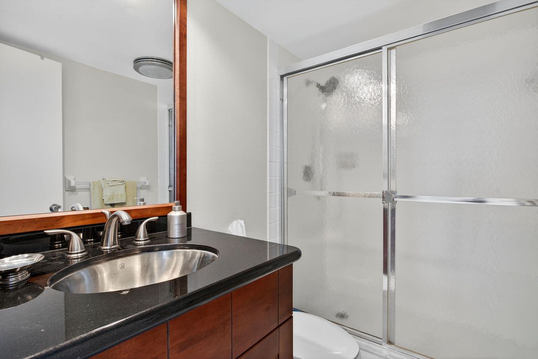 待售: $255,000 (2 贝兹, 2 浴室, 1216 平方英尺)