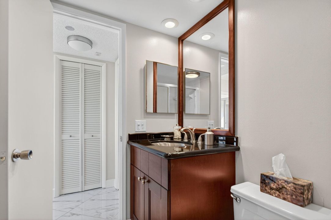 待售: $255,000 (2 贝兹, 2 浴室, 1216 平方英尺)