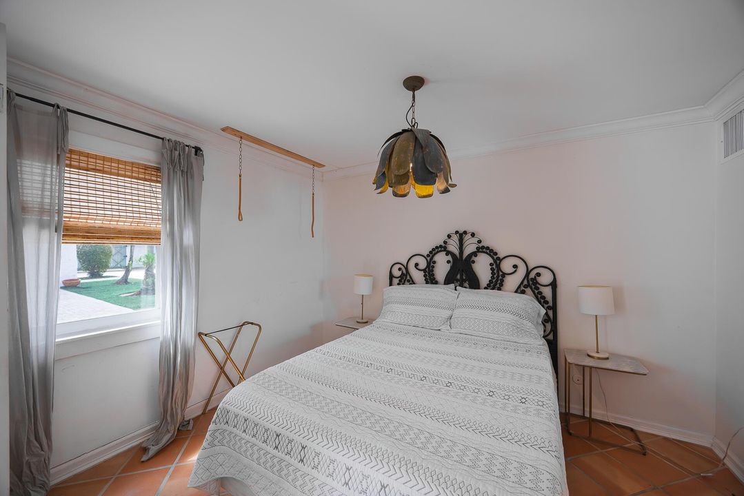 For Rent: $17,000 (7 beds, 4 baths, 3796 Square Feet)