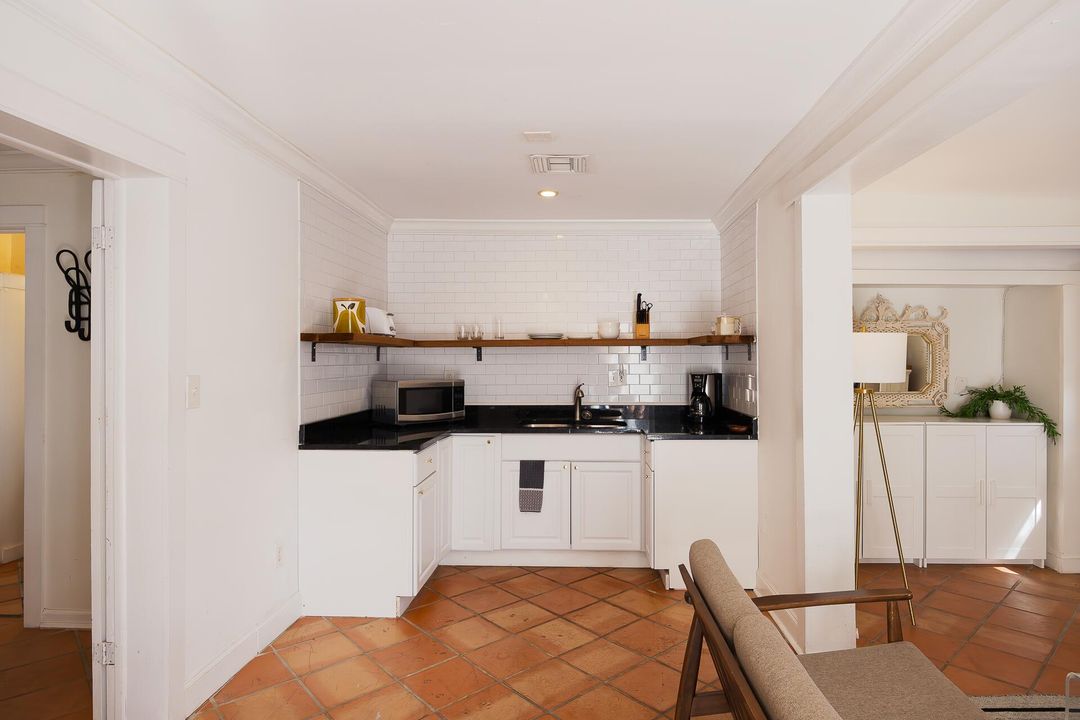 For Rent: $17,000 (7 beds, 4 baths, 3796 Square Feet)