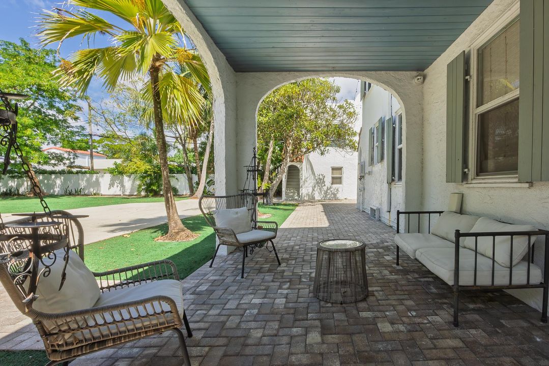 For Rent: $17,000 (7 beds, 4 baths, 3796 Square Feet)