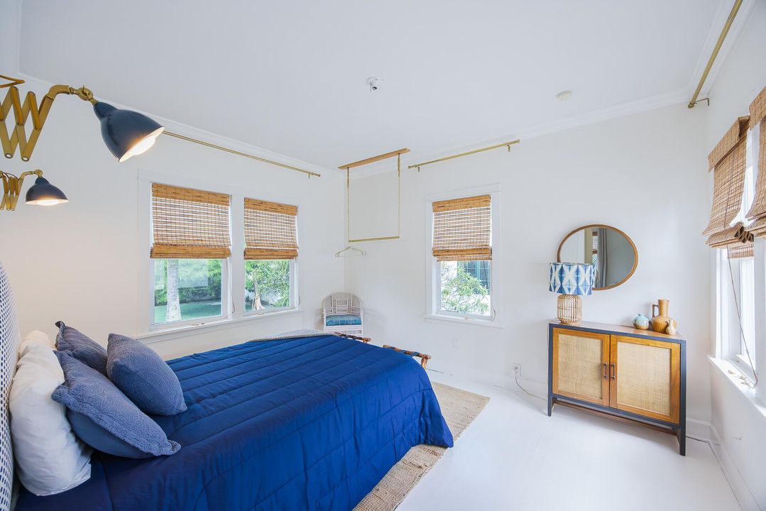 For Rent: $17,000 (7 beds, 4 baths, 3796 Square Feet)