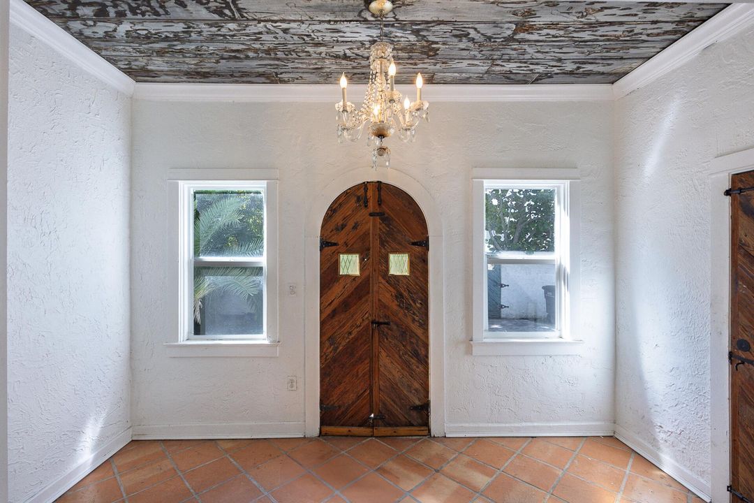 For Rent: $17,000 (7 beds, 4 baths, 3796 Square Feet)