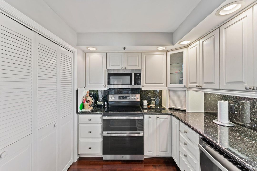 For Rent: $12,500 (3 beds, 2 baths, 1700 Square Feet)