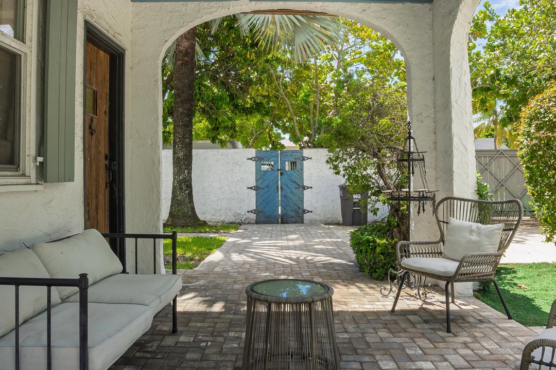 For Rent: $17,000 (7 beds, 4 baths, 3796 Square Feet)