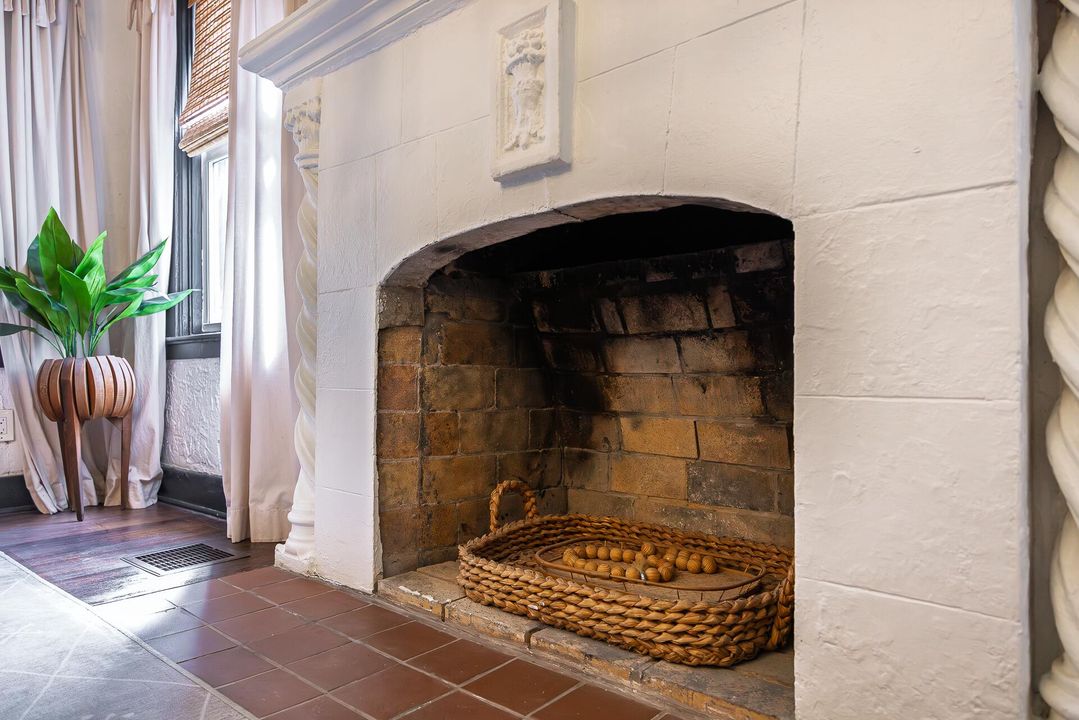 For Rent: $17,000 (7 beds, 4 baths, 3796 Square Feet)