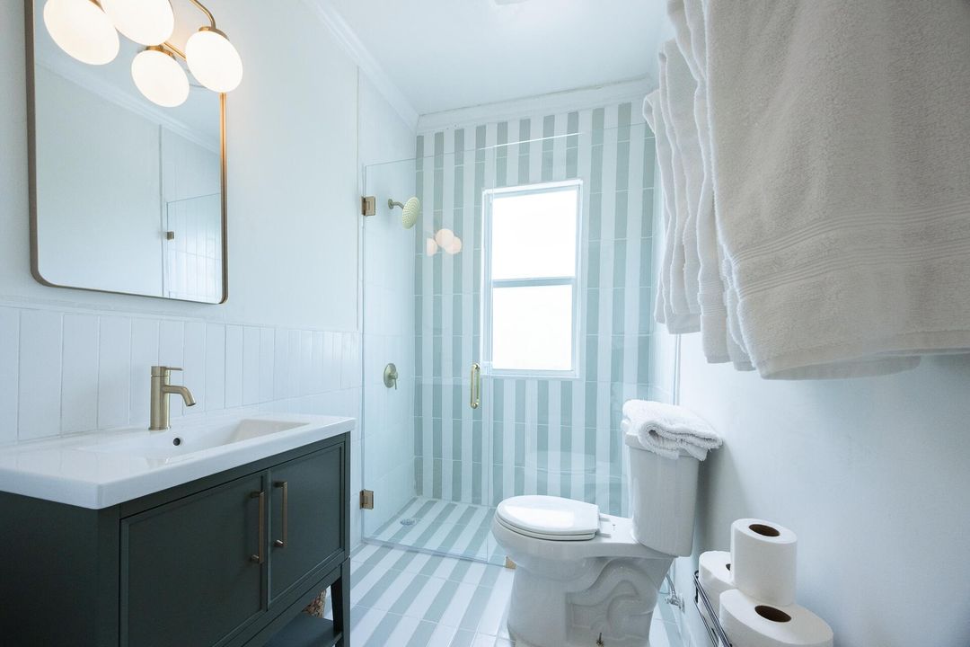 For Rent: $17,000 (7 beds, 4 baths, 3796 Square Feet)