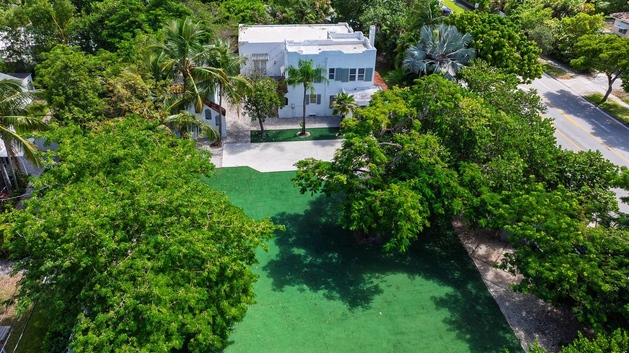 For Rent: $17,000 (7 beds, 4 baths, 3796 Square Feet)