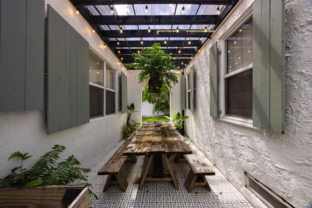 For Rent: $17,000 (7 beds, 4 baths, 3796 Square Feet)