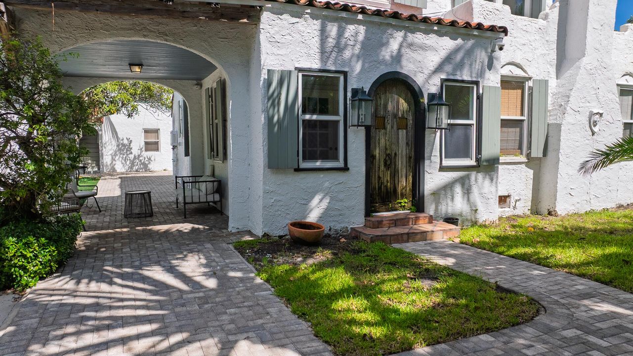 For Rent: $17,000 (7 beds, 4 baths, 3796 Square Feet)