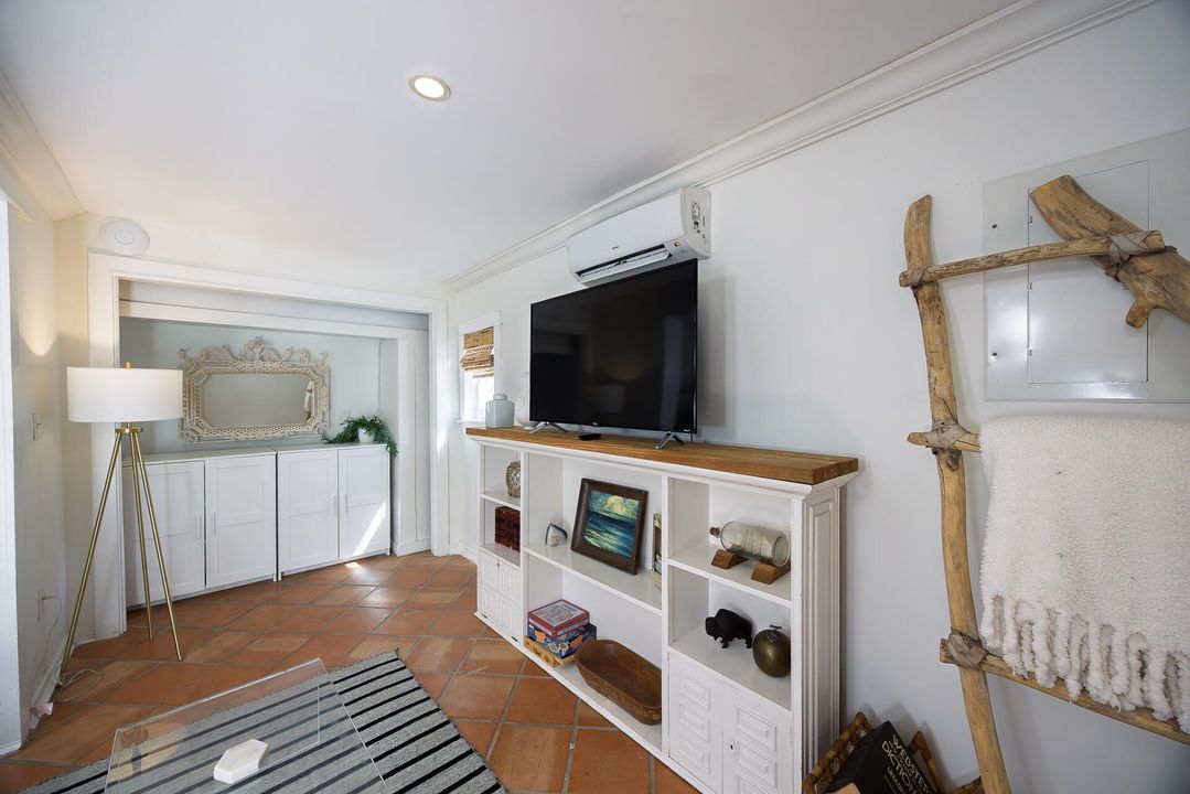 For Rent: $17,000 (7 beds, 4 baths, 3796 Square Feet)