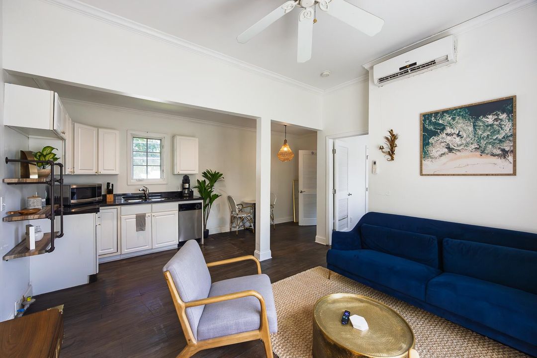 For Rent: $17,000 (7 beds, 4 baths, 3796 Square Feet)