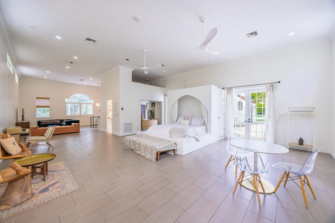 For Rent: $17,000 (7 beds, 4 baths, 3796 Square Feet)