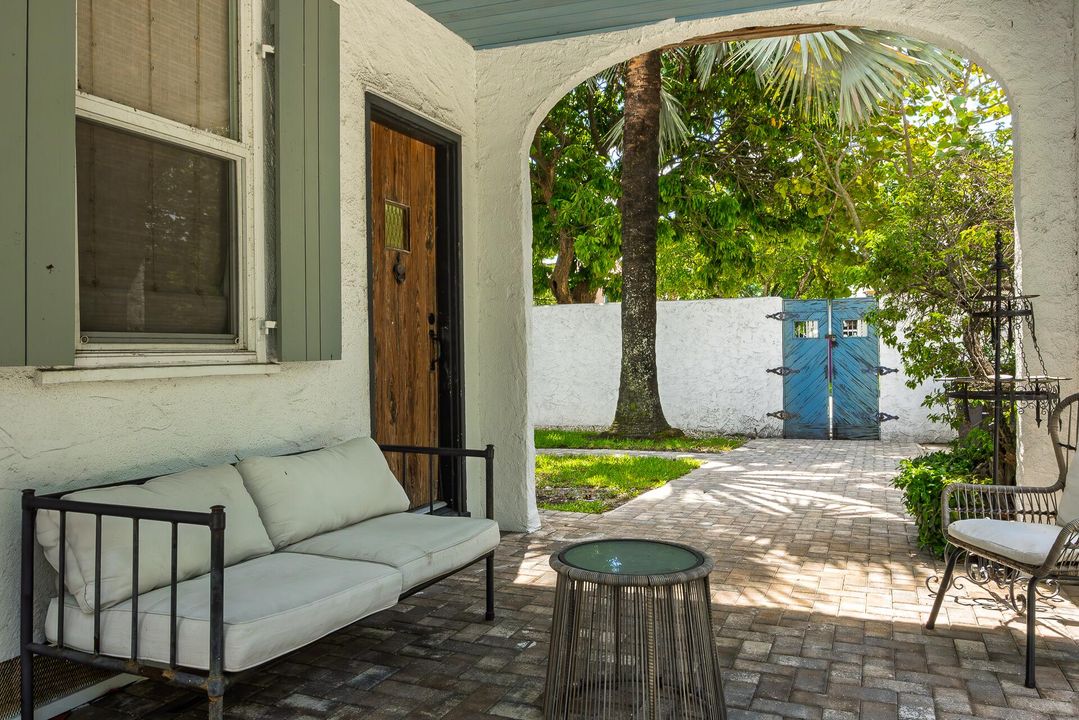 For Rent: $17,000 (7 beds, 4 baths, 3796 Square Feet)