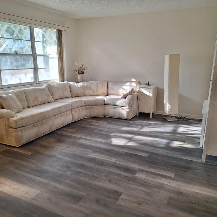 На продажу: $154,500 (1 спален, 1 ванн, 738 Квадратных фут)