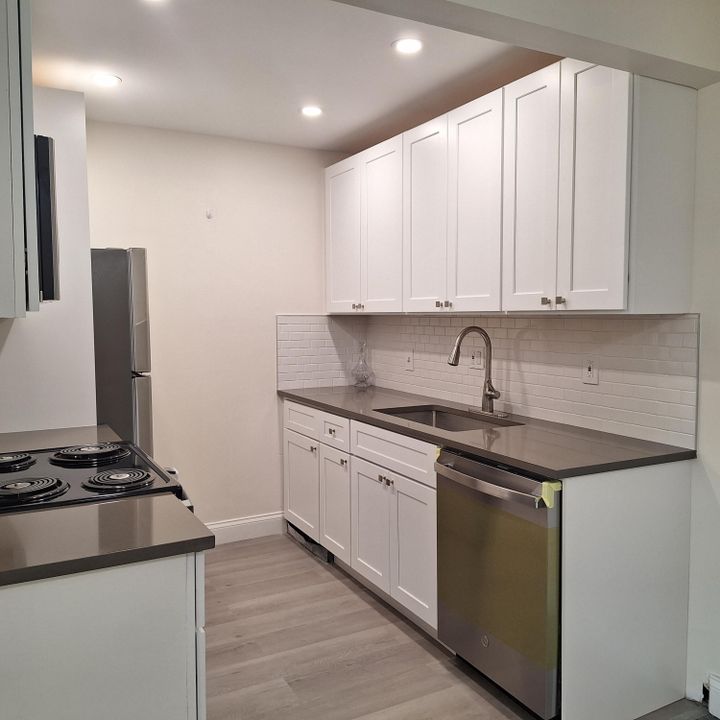 На продажу: $154,500 (1 спален, 1 ванн, 738 Квадратных фут)