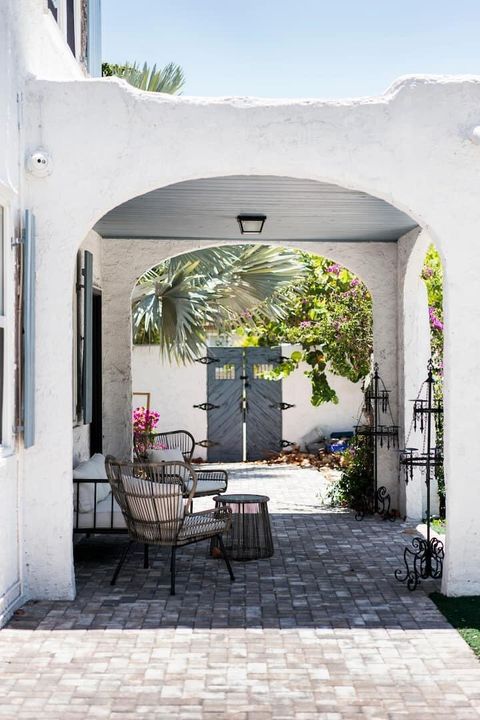 For Rent: $17,000 (7 beds, 4 baths, 3796 Square Feet)