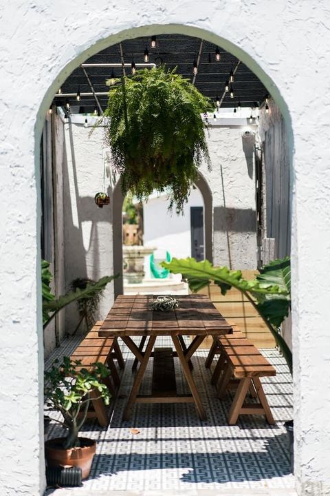 For Rent: $17,000 (7 beds, 4 baths, 3796 Square Feet)