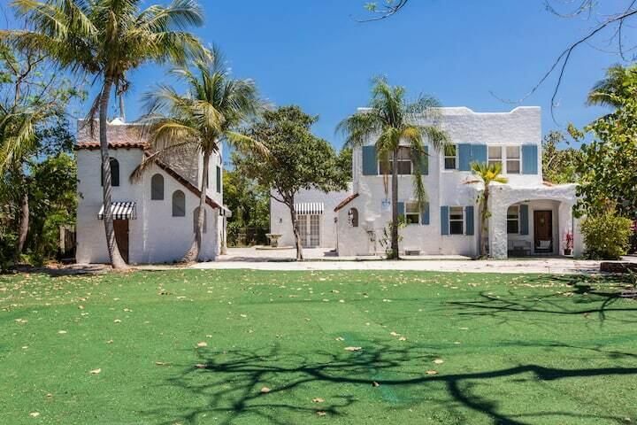 For Rent: $17,000 (7 beds, 4 baths, 3796 Square Feet)